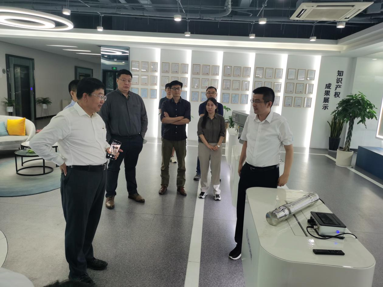 应急管理大学(筹)临时党委副书记、华北科技学院校长张瑞新一行参观考察智谱科技